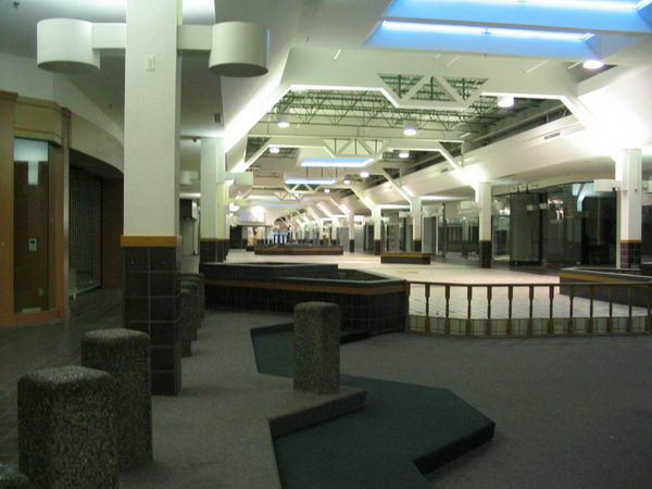 Wonderland Mall (Wonderland Shopping Center) - 2004 Photo (newer photo)